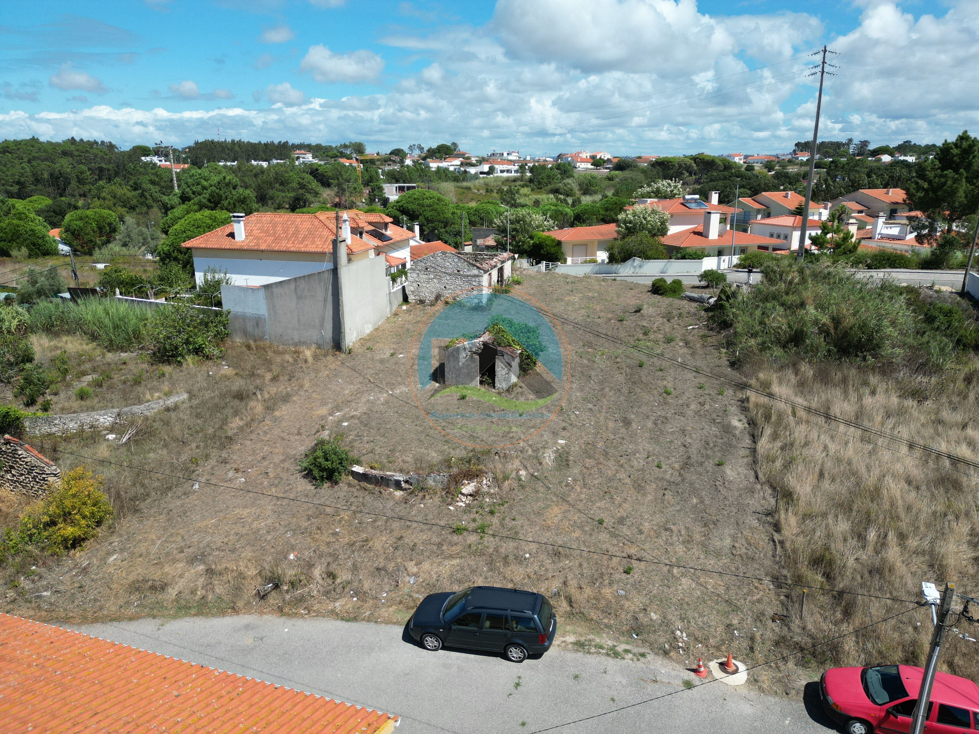 Terreno com ruina situado no Nadadouro