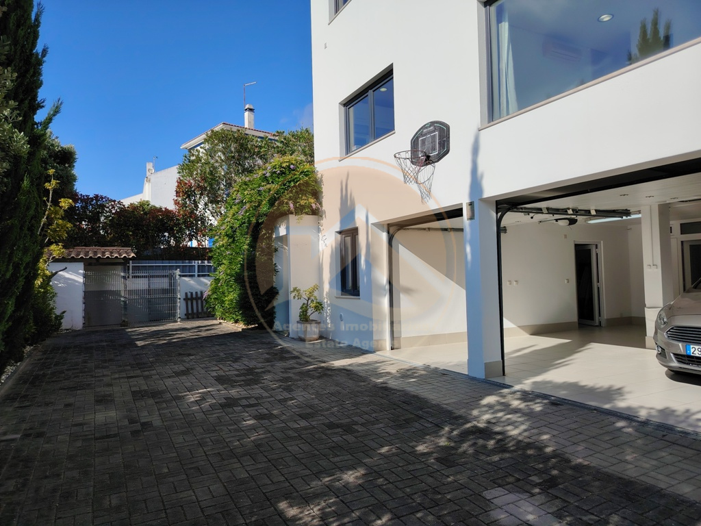 Villa contemporânea com piscina — Foto 73