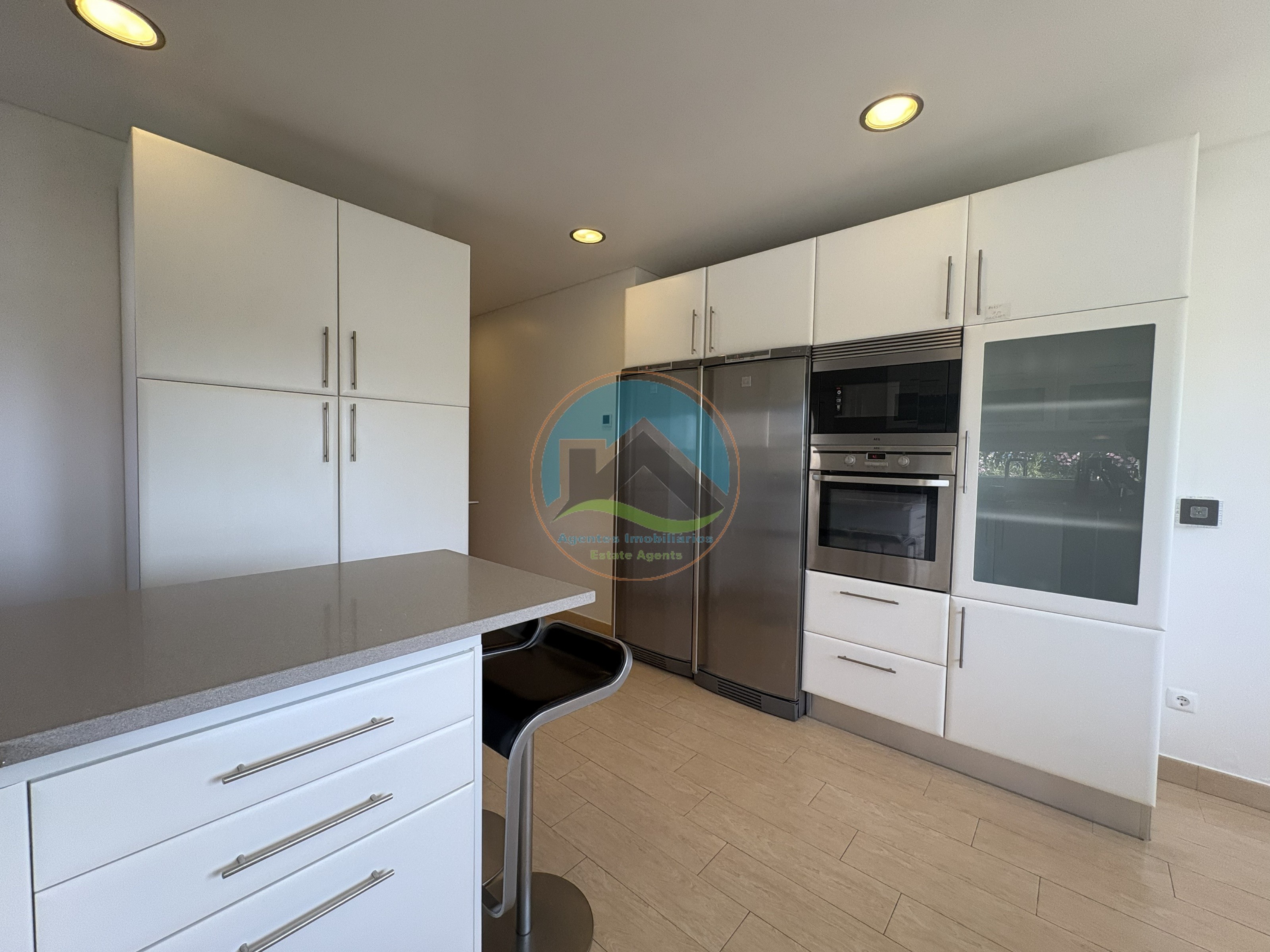 Moradia Contemporânea de Luxo com Vista Deslumbrante sobre a — Foto 33