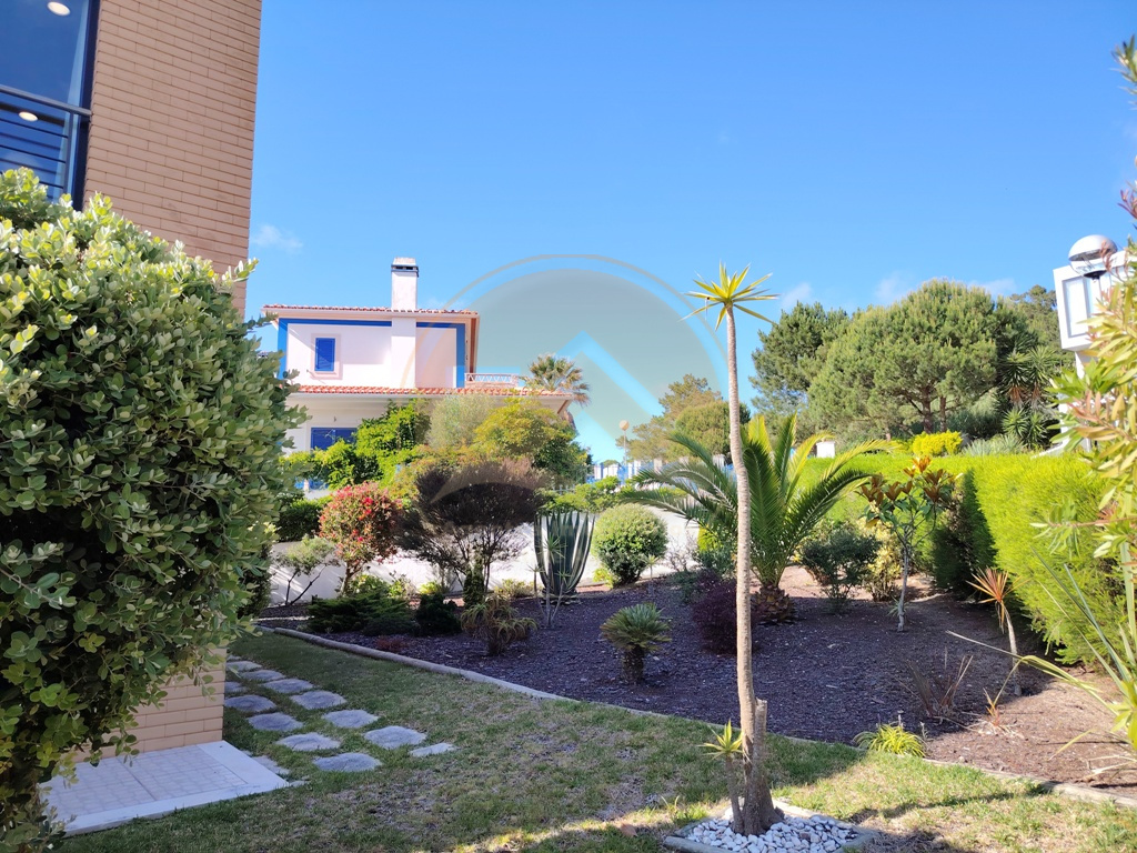 Villa contemporânea com piscina — Foto 11