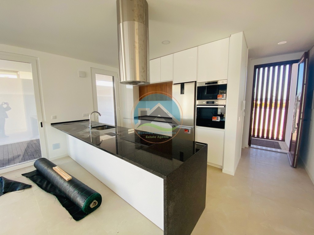 Moradia T2 térrea de qualidade superior com cave - inserida em Urbanização junto da praia e mar — Foto 11