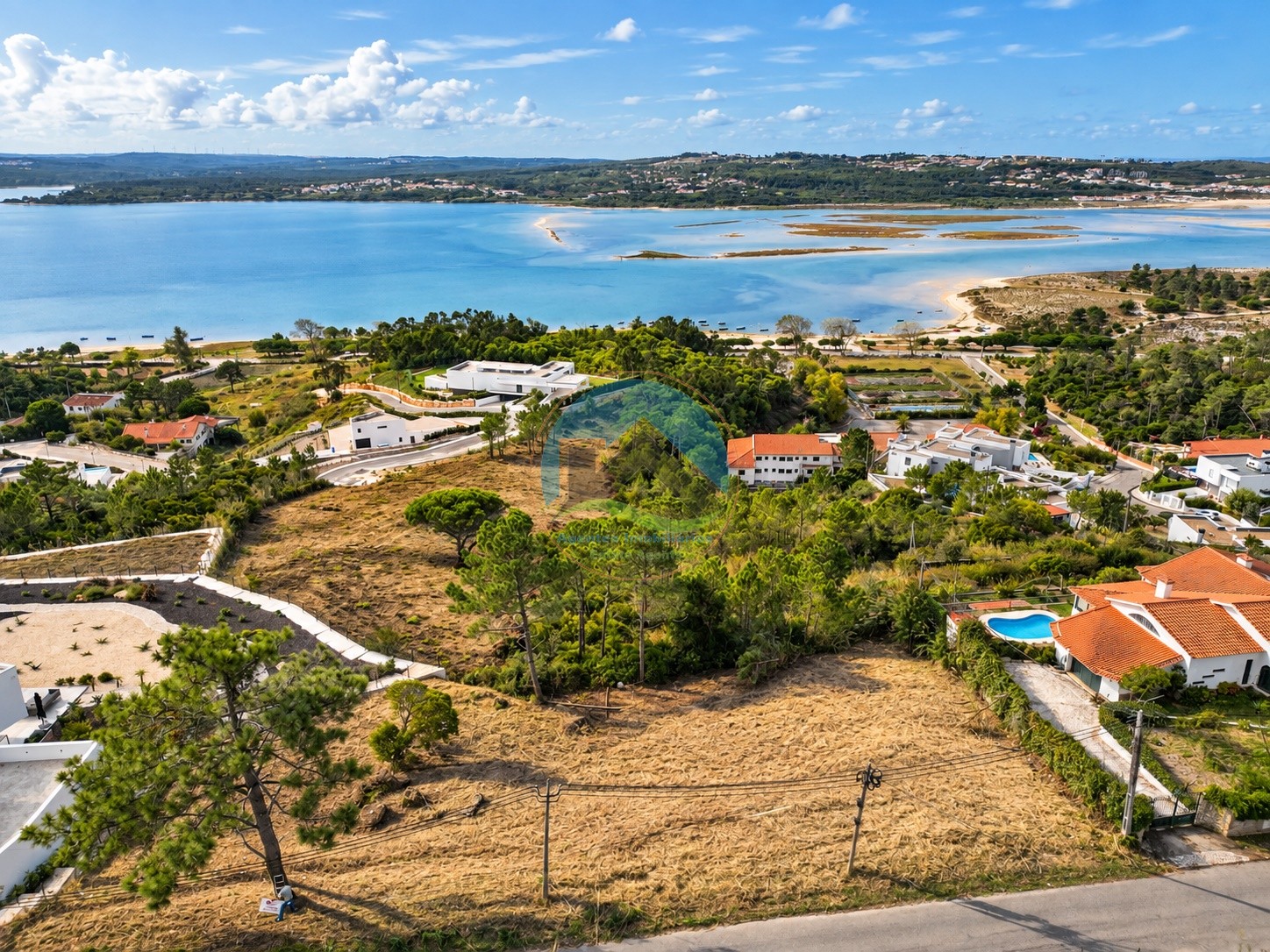 Terreno com vistas magníficas e projeto aprovado para a construção