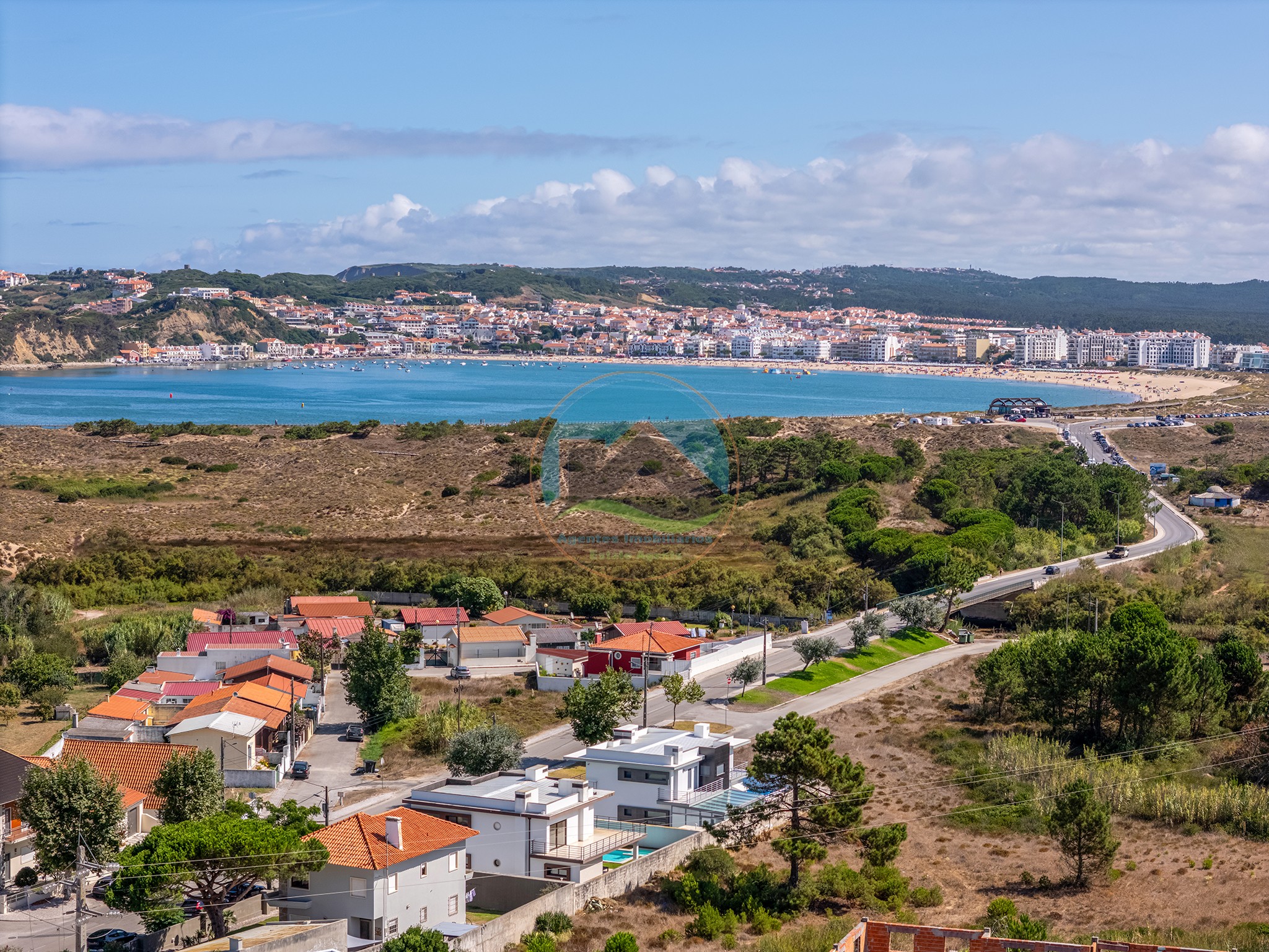Moradia contemporânea com piscina privada em Salir do Porto — Foto 48