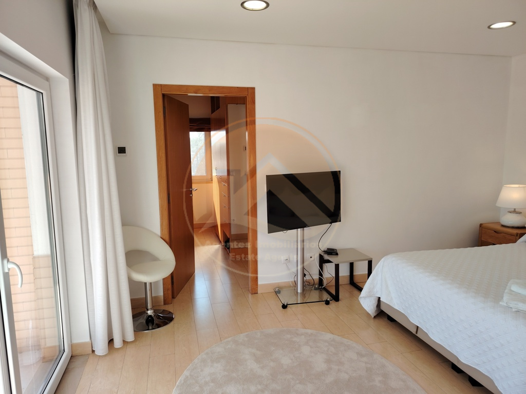 Villa contemporânea com piscina — Foto 46