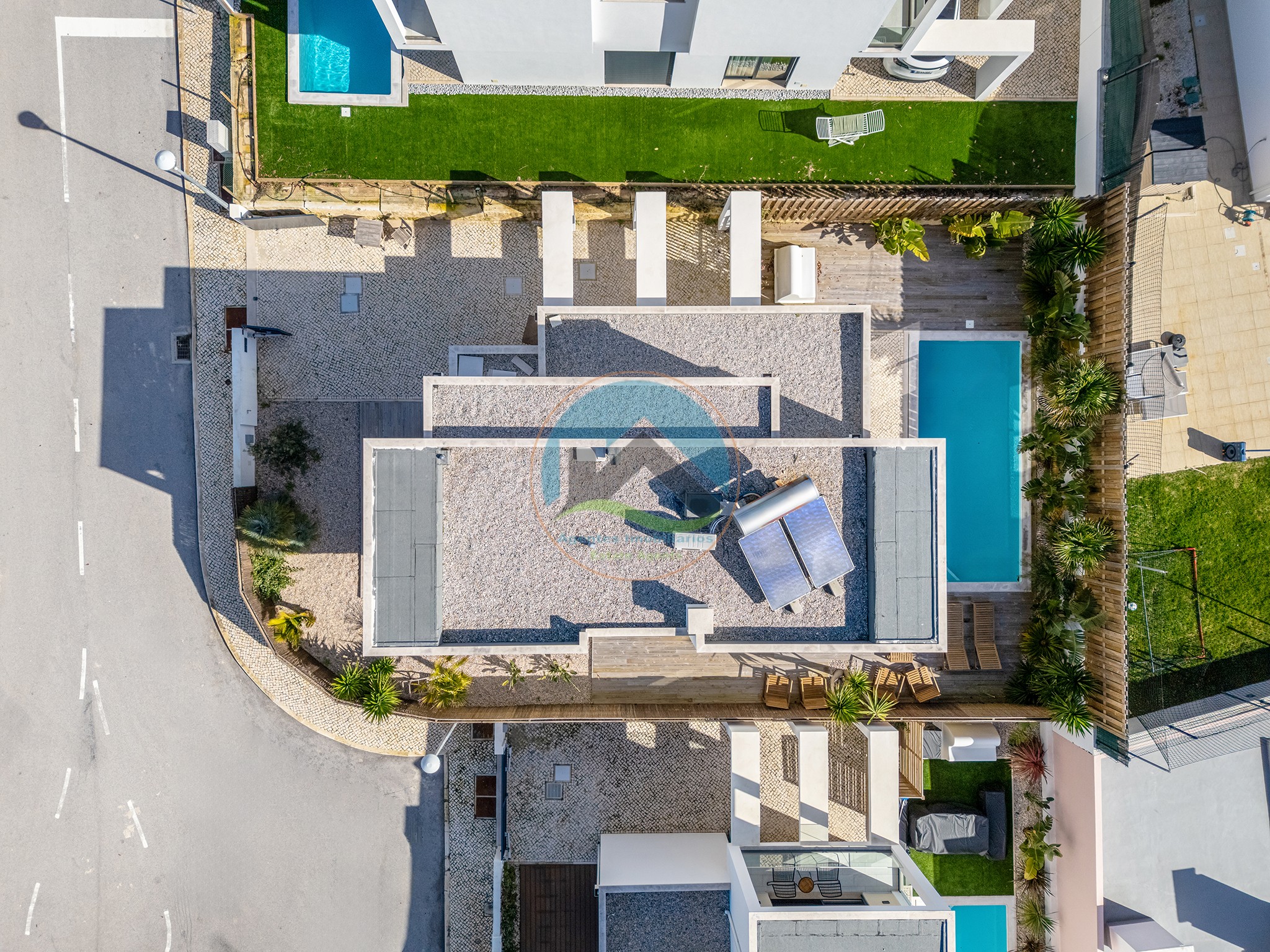 Moradia de arquitectura moderna com piscina privada — Foto 40