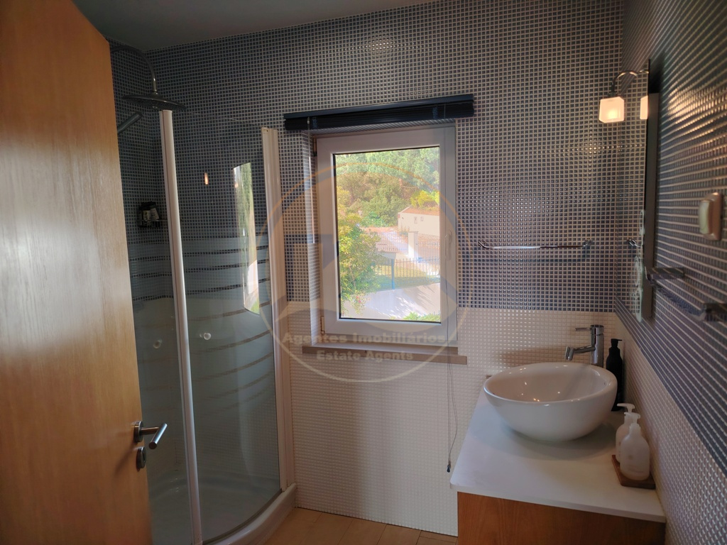 Villa contemporânea com piscina — Foto 57