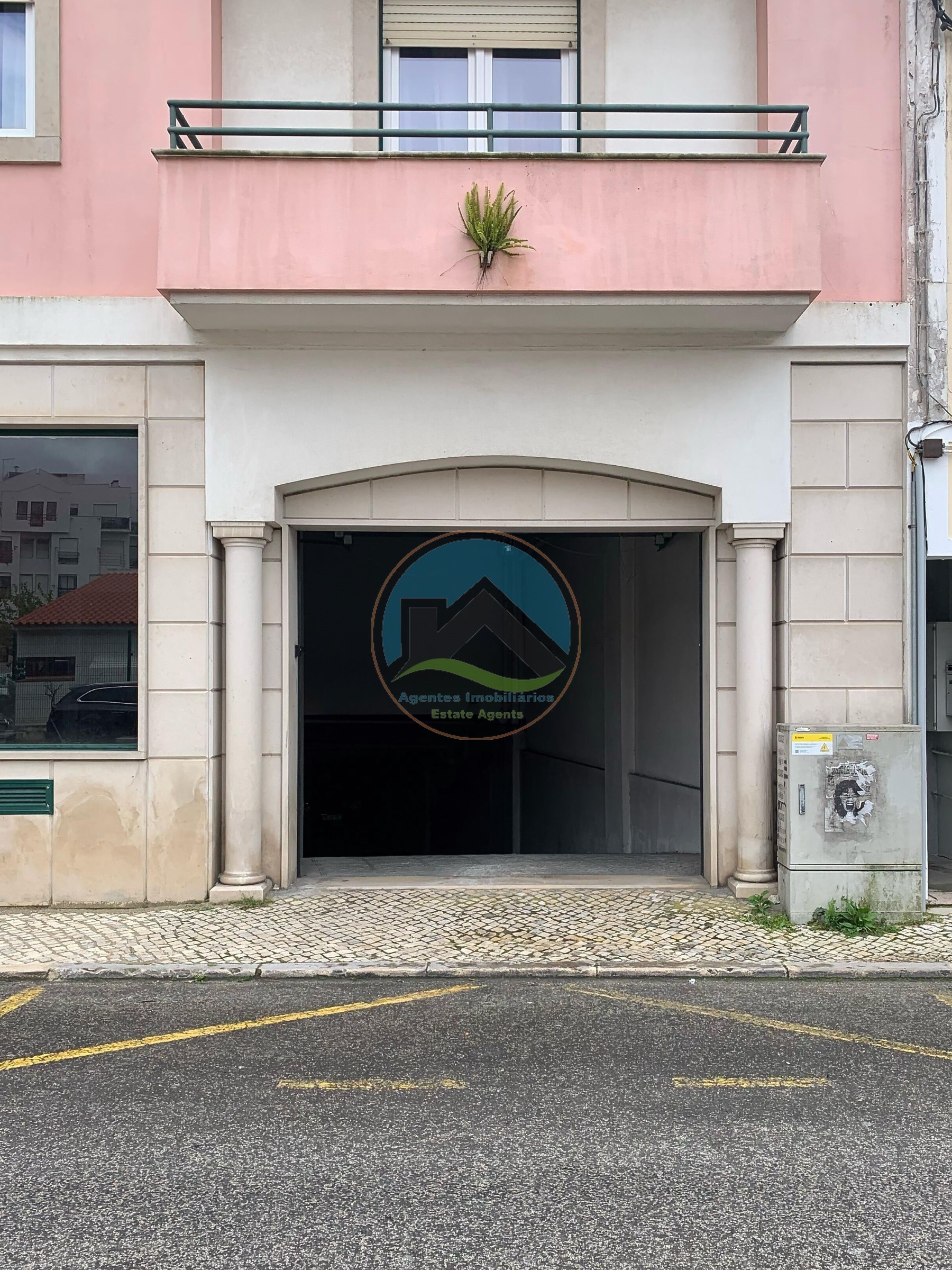 Lugar de Estacionamento em Cave - Caldas da Rainha