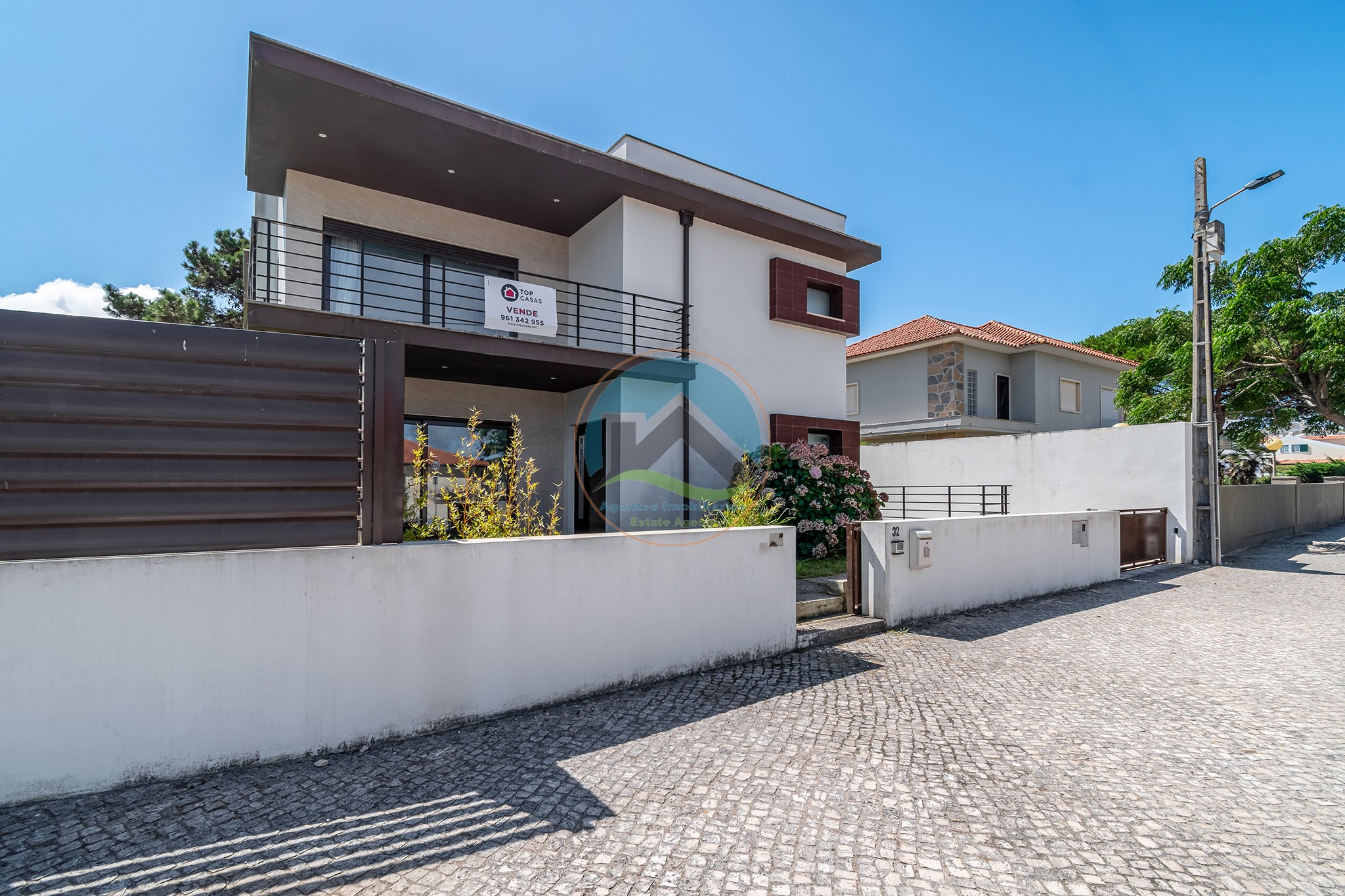 Moradia contemporânea com piscina privada em Salir do Porto — Foto 3