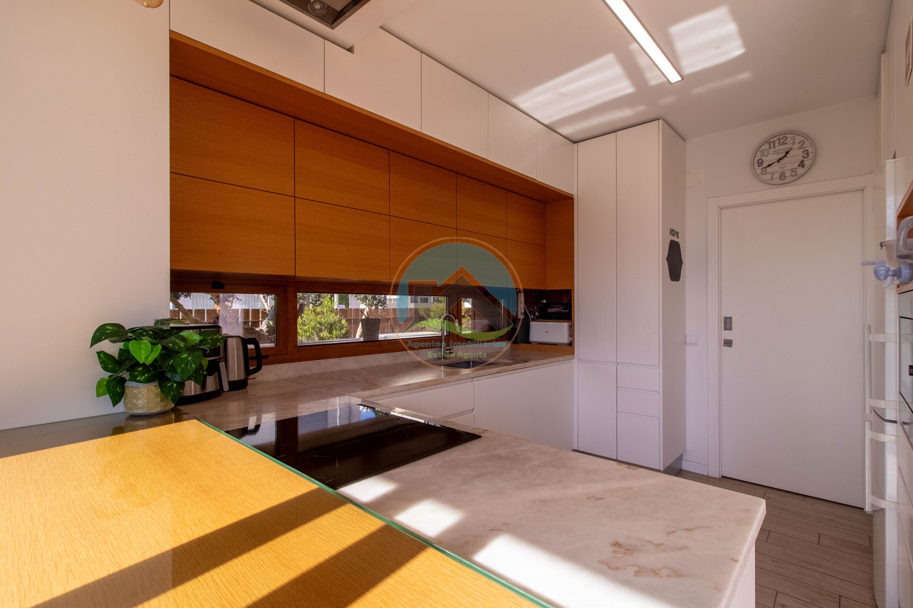 Moradia T4 com Piscina e com Unidades Independentes localizada — Foto 10
