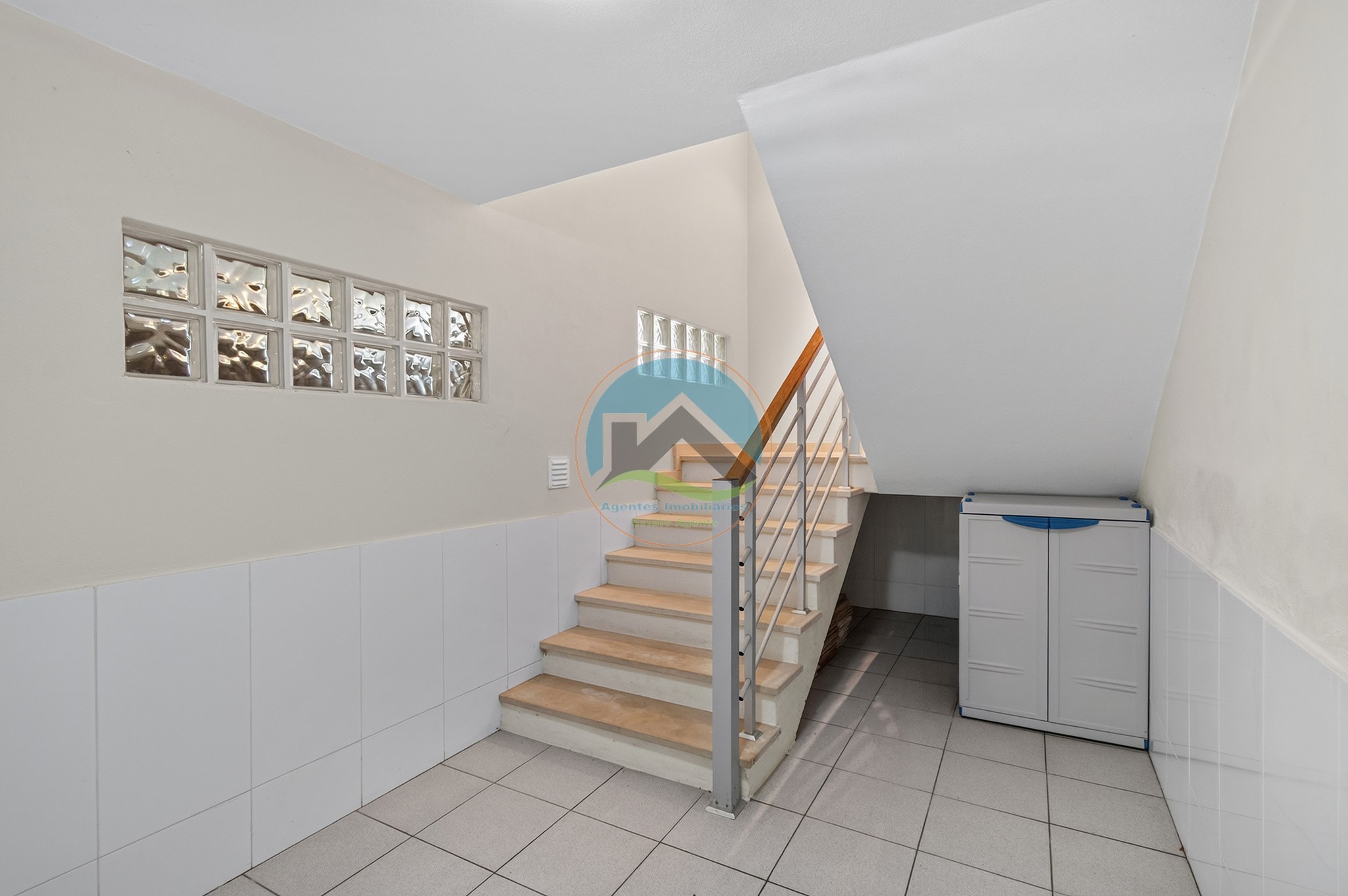 Moradia contemporânea com piscina privada em Salir do Porto — Foto 38