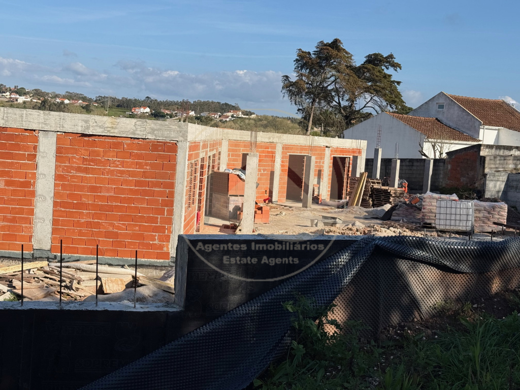 Casa de estilo rústico com piscina e garagem — Foto 13