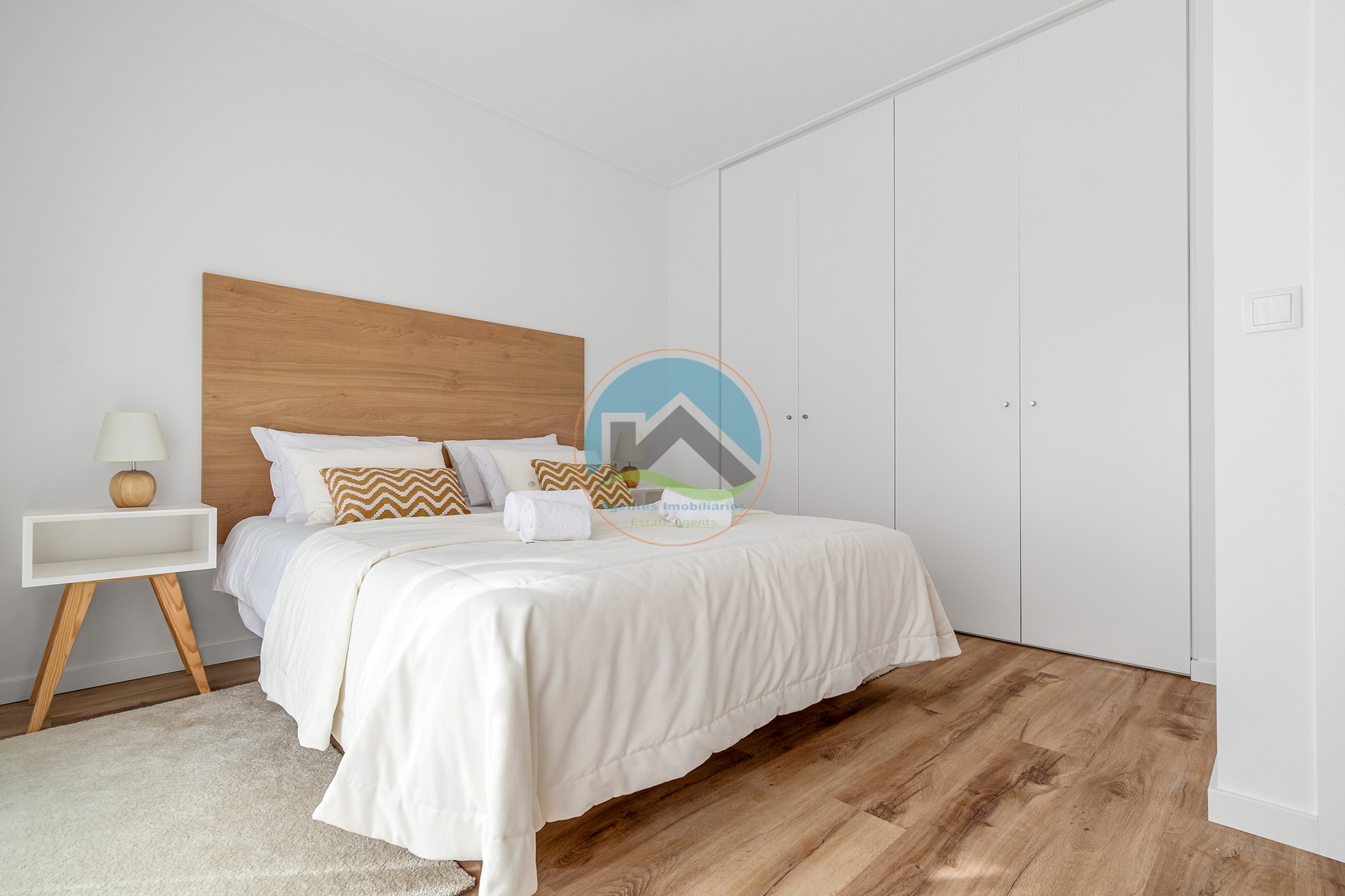 Moradia de arquitectura moderna com piscina privada — Foto 24