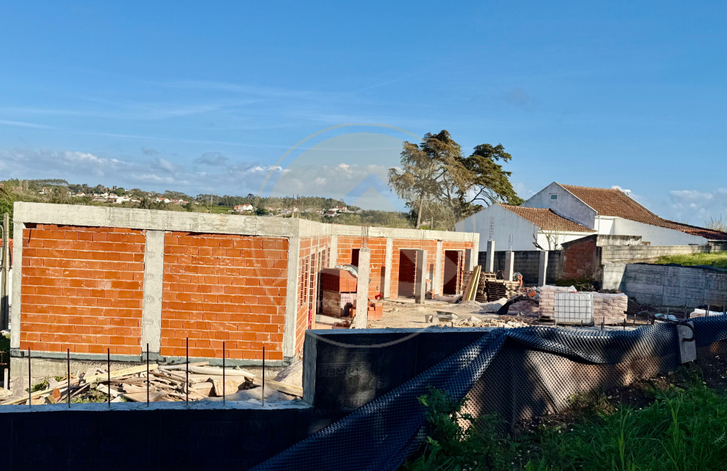 Casa de estilo rústico com piscina e garagem — Foto 17
