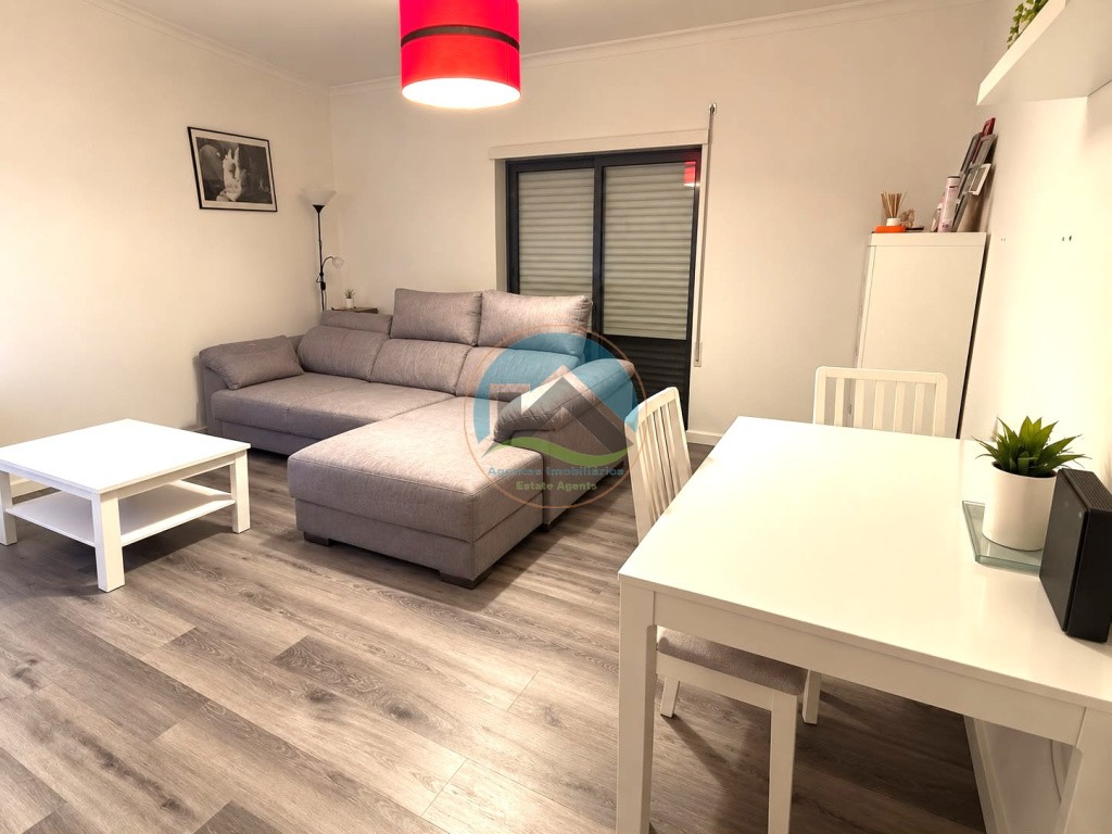 Apartamento T2 renovado com varanda e lugar de estacionamento - Caldas da Rainha — Foto 2