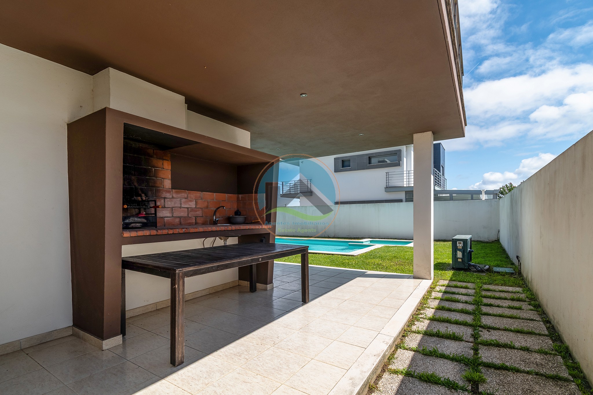 Moradia contemporânea com piscina privada em Salir do Porto — Foto 44