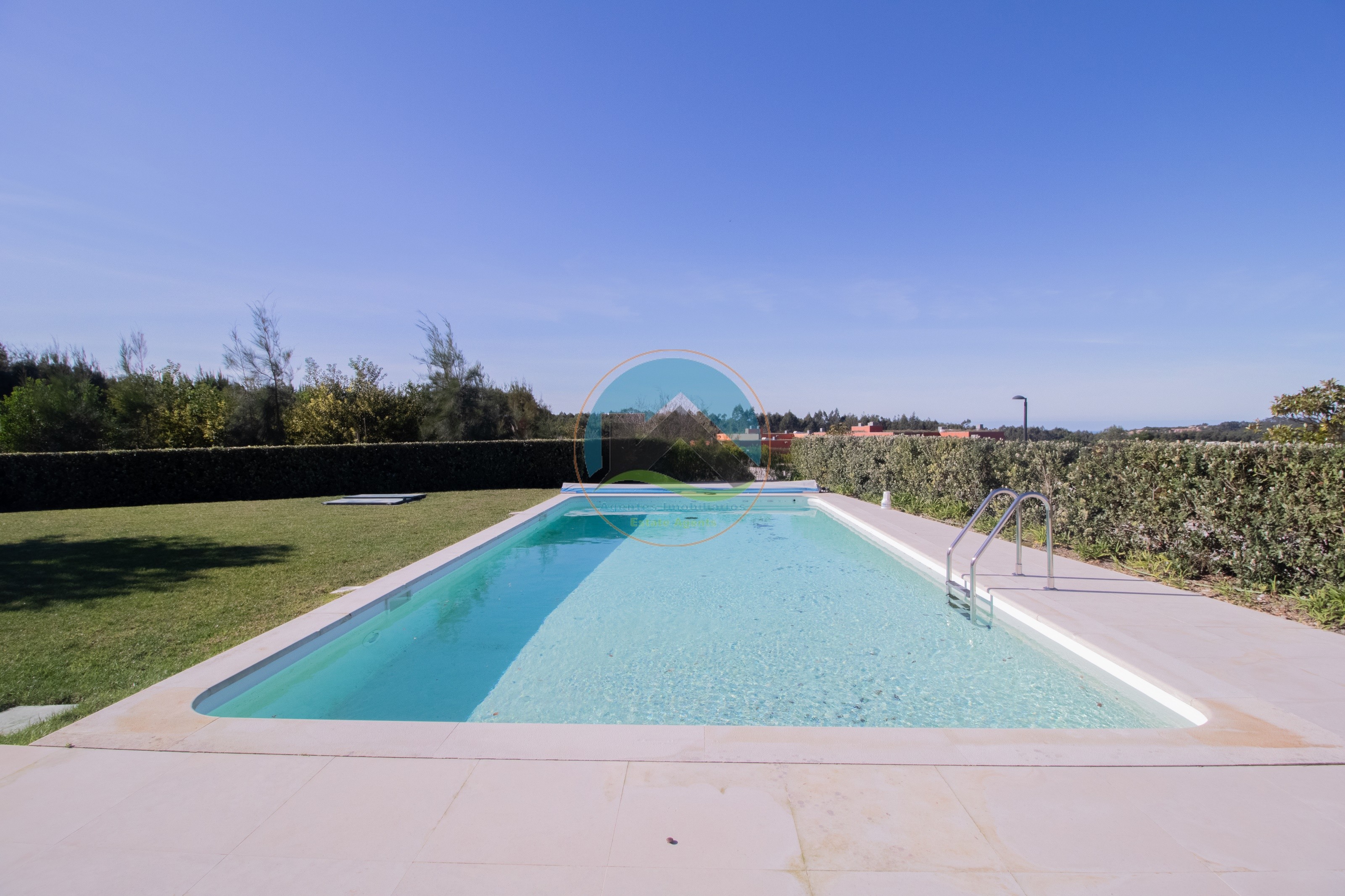 Moradia no Bom Sucesso com piscina privada