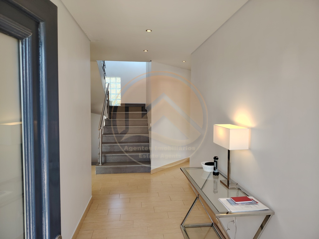 Villa contemporânea com piscina — Foto 28