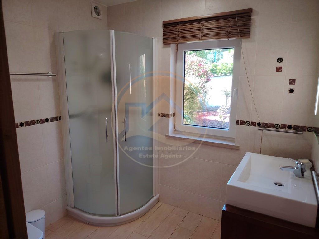Villa contemporânea com piscina — Foto 43
