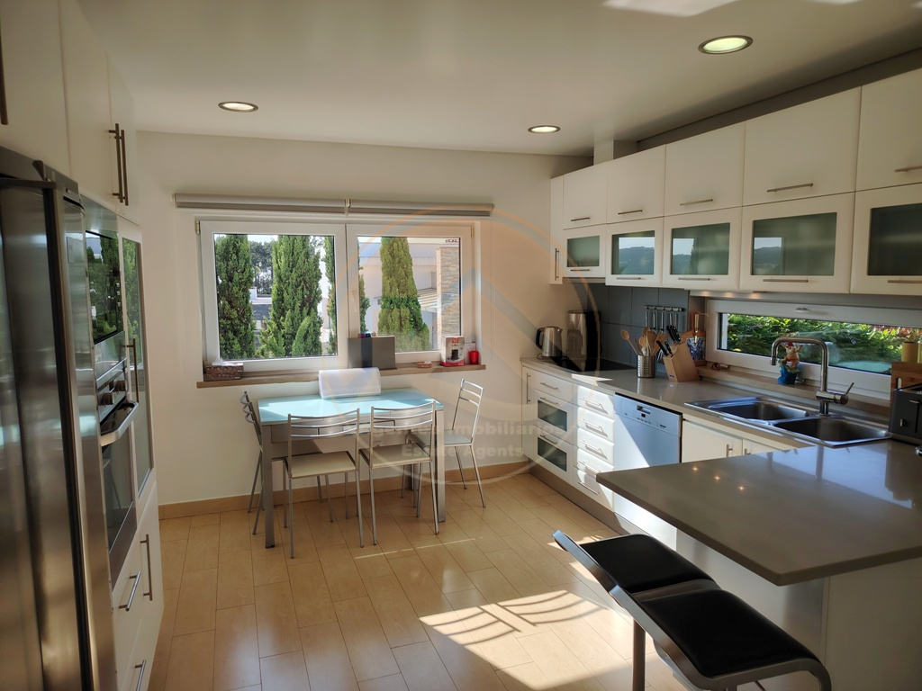 Villa contemporânea com piscina — Foto 31