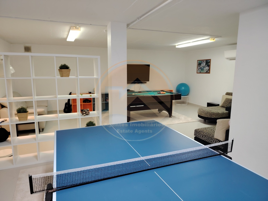 Villa contemporânea com piscina — Foto 65