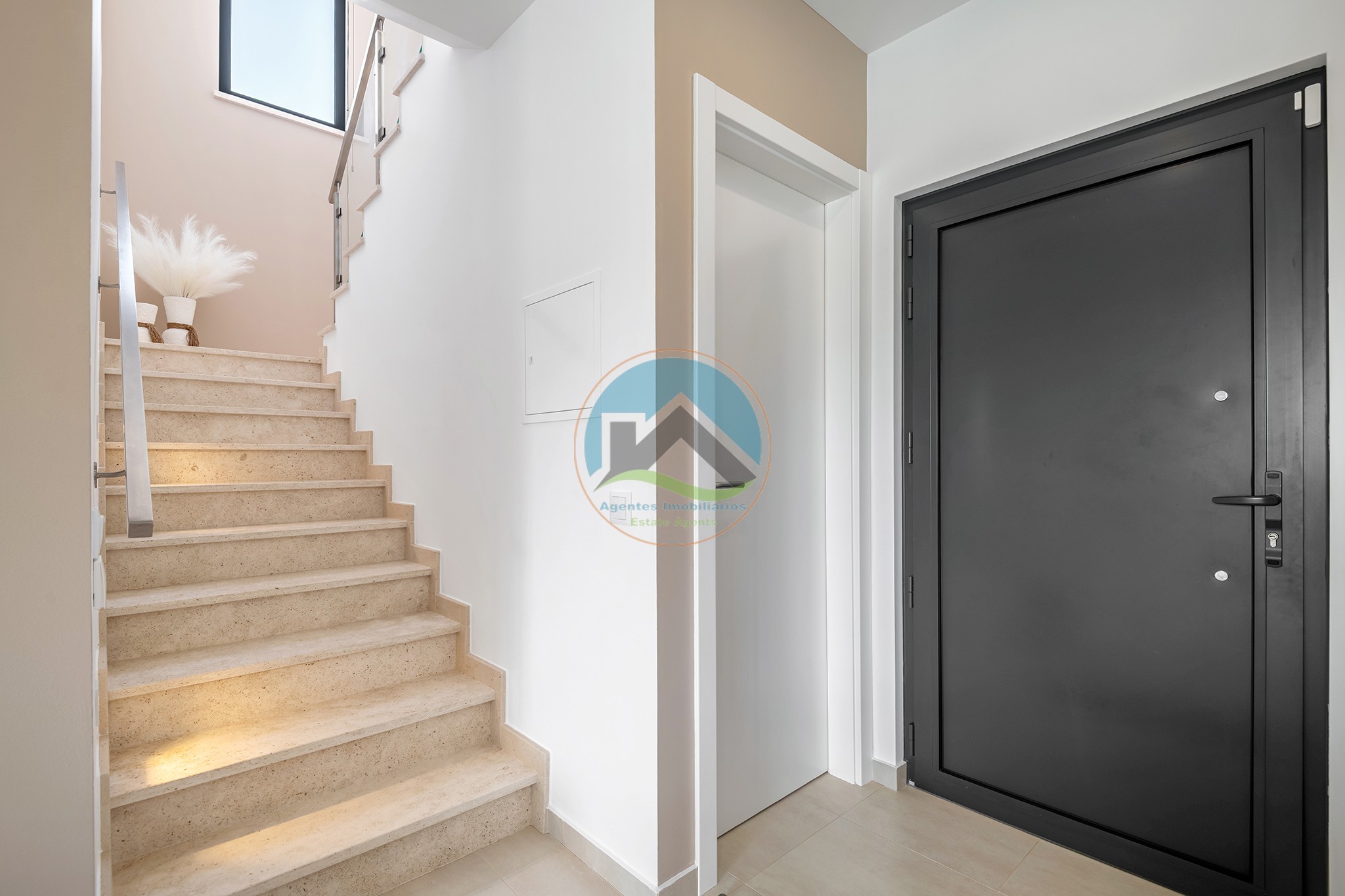Moradia de luxo contemporânea com tecnologia de ponta, junto — Foto 17