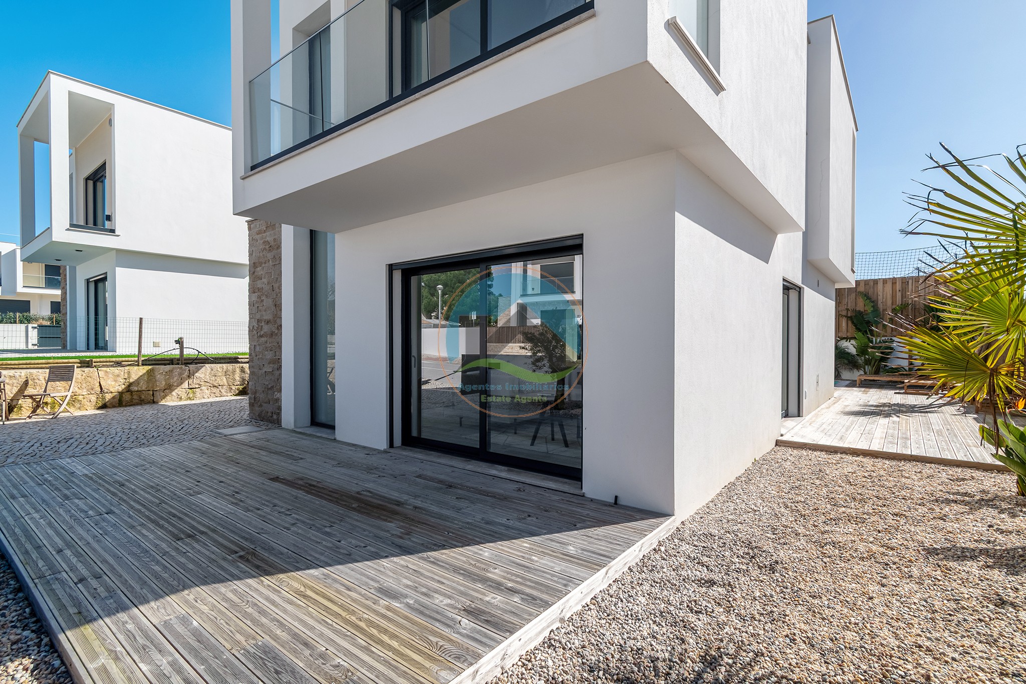 Moradia de arquitectura moderna com piscina privada — Foto 4