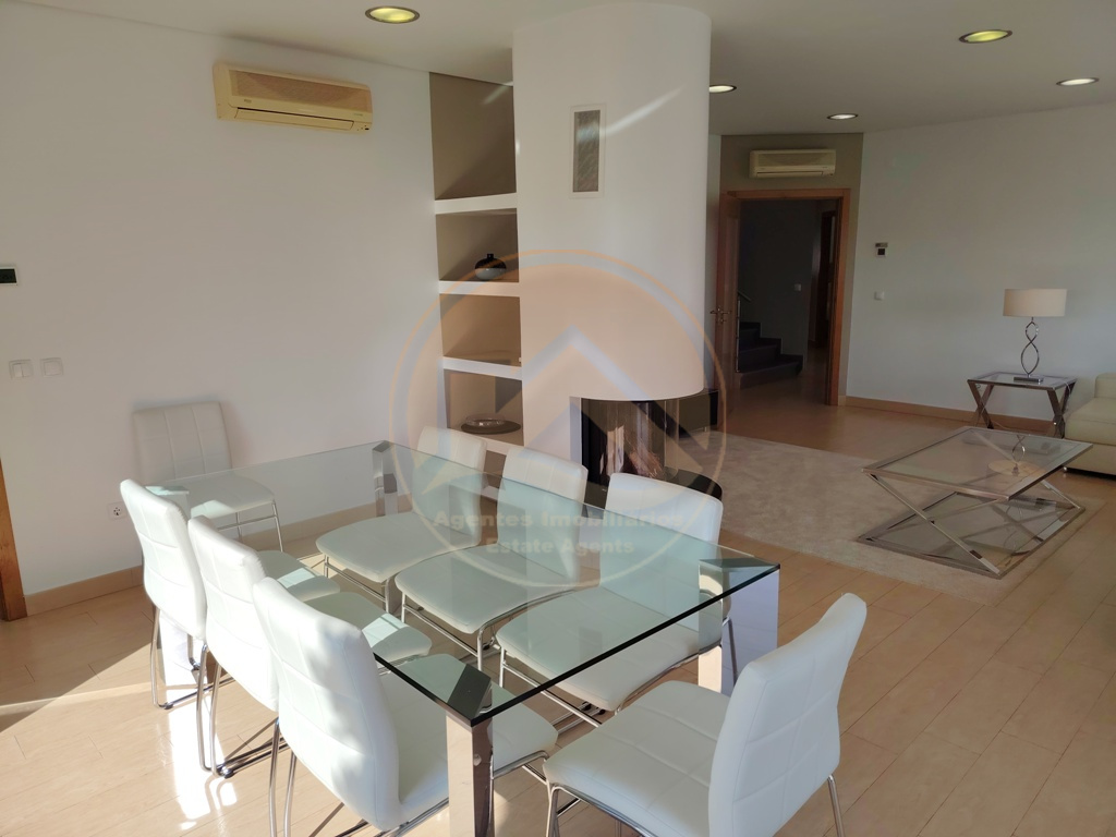 Villa contemporânea com piscina — Foto 26