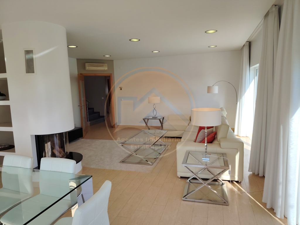 Villa contemporânea com piscina — Foto 25