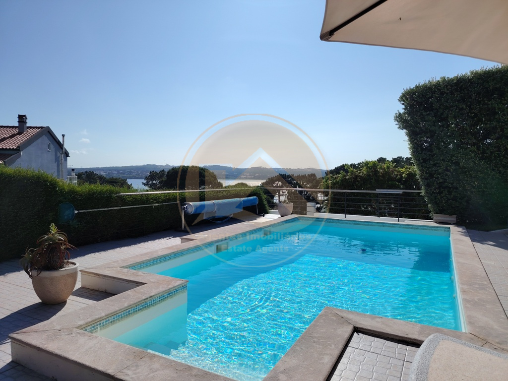 Villa contemporânea com piscina — Foto 4