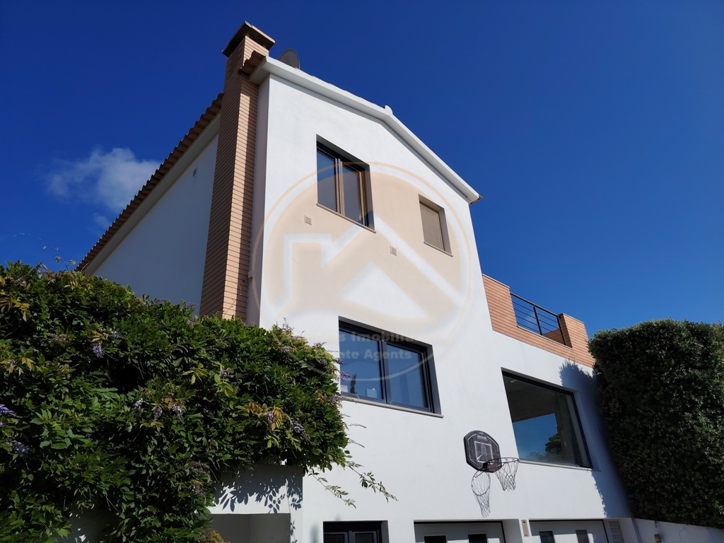 Villa contemporânea com piscina — Foto 15