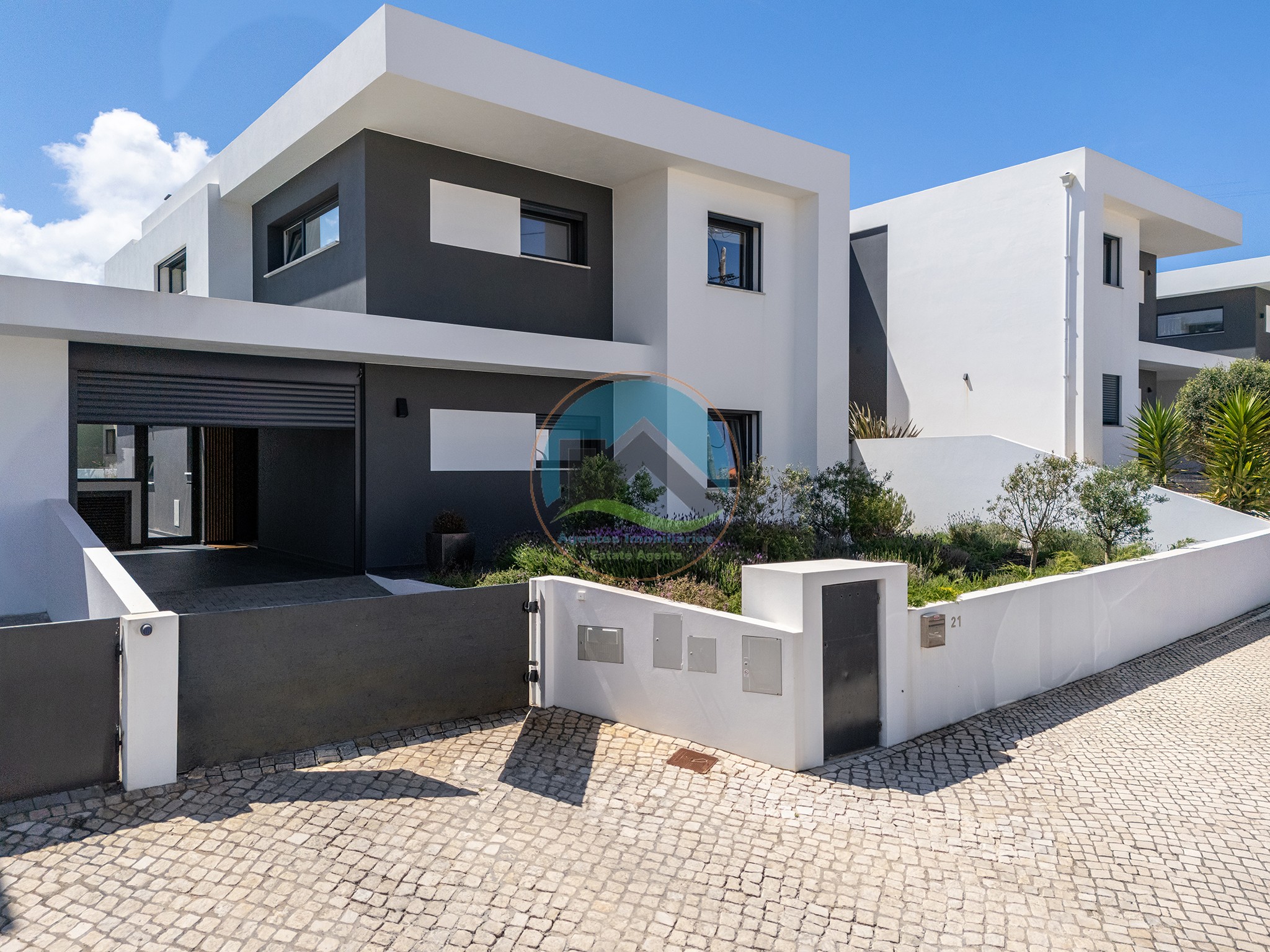 Moradia contemporânea junto ao mar com piscina privada - Foz