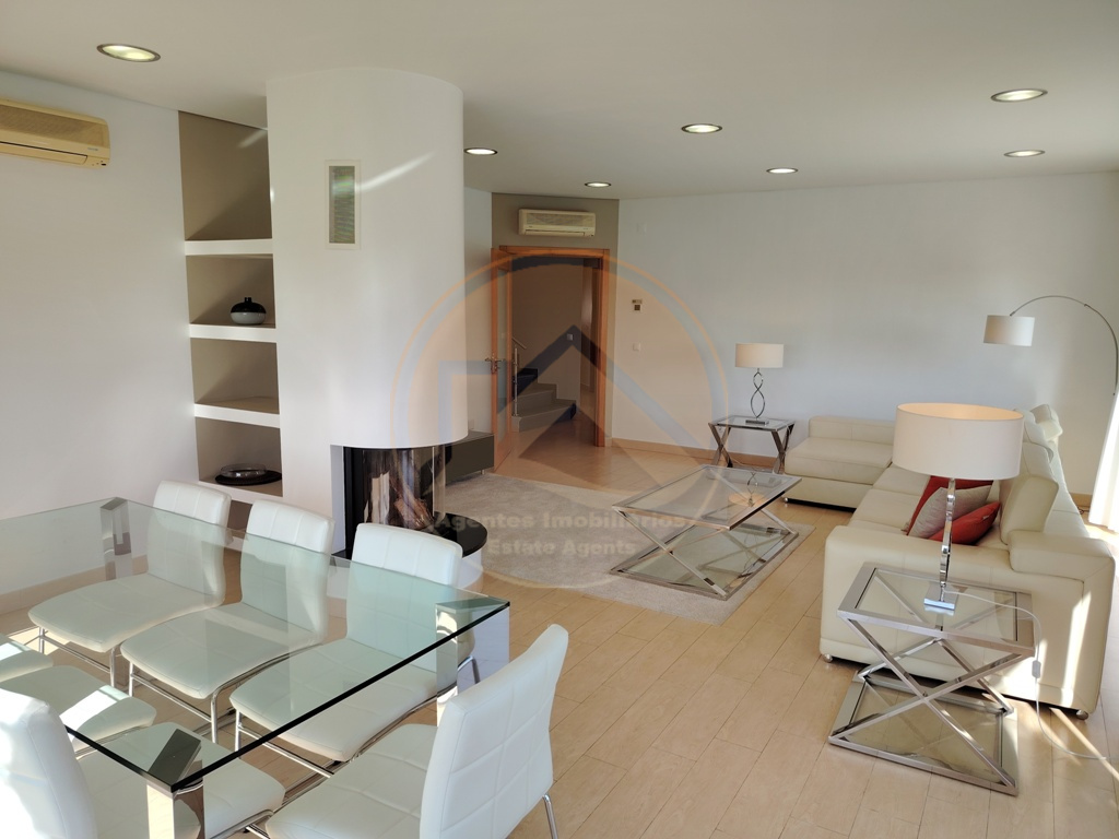 Villa contemporânea com piscina — Foto 27