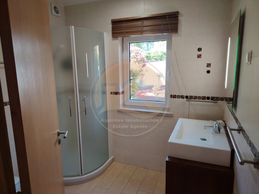 Villa contemporânea com piscina — Foto 42