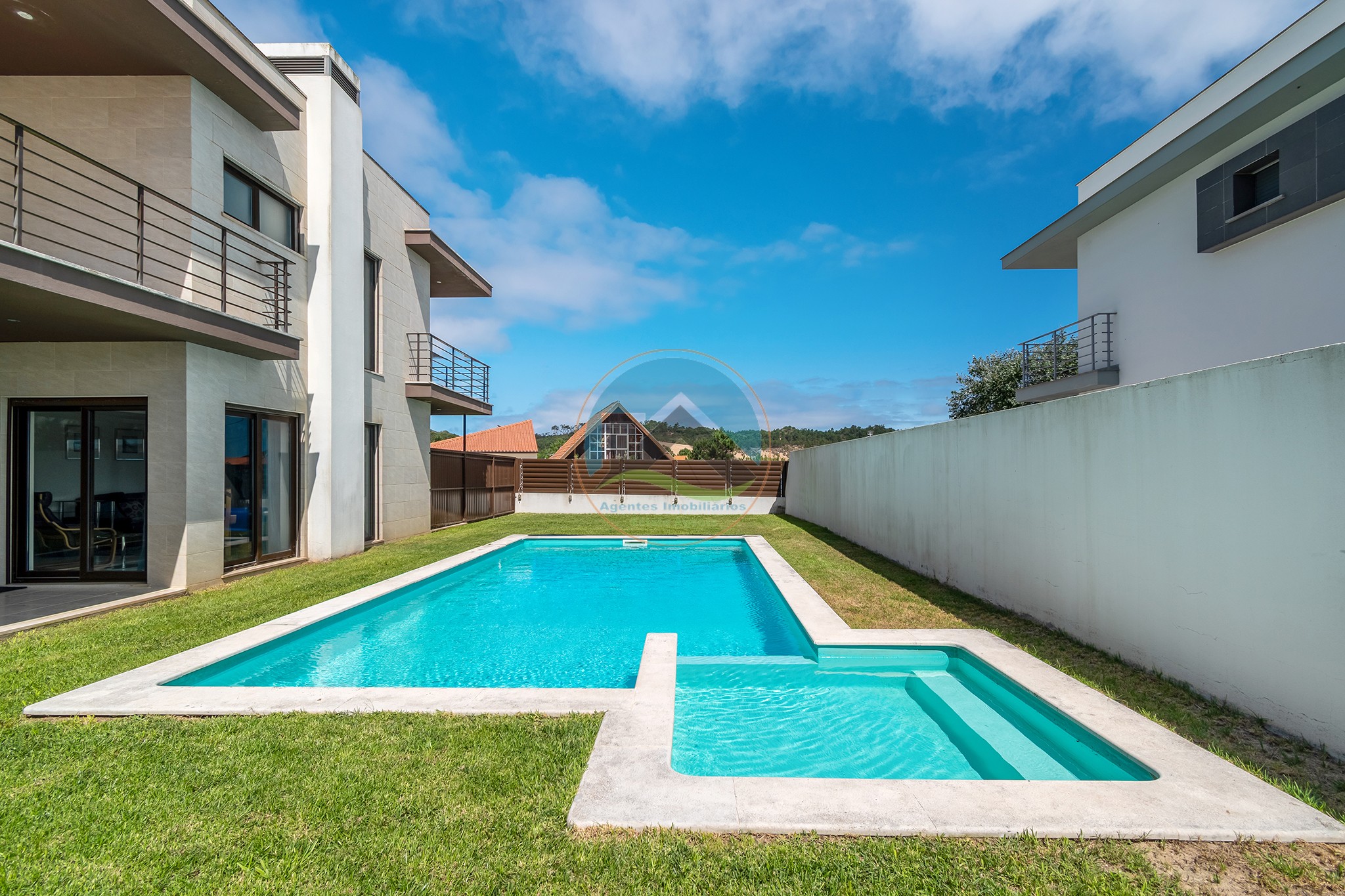 Moradia contemporânea com piscina privada em Salir do Porto — Foto 7