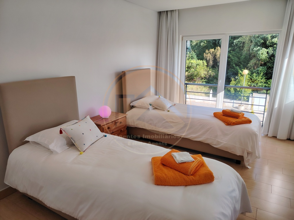 Villa contemporânea com piscina — Foto 52