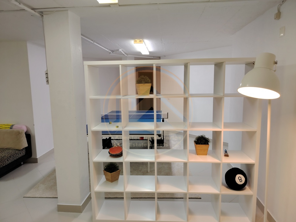 Villa contemporânea com piscina — Foto 63