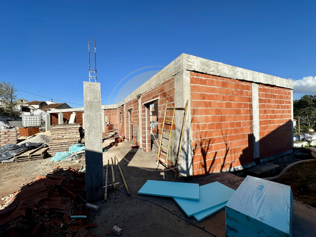 Casa de estilo rústico com piscina e garagem — Foto 16