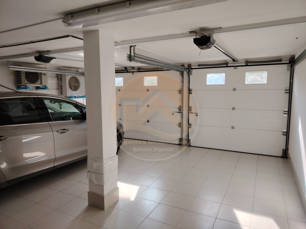 Villa contemporânea com piscina — Foto 70