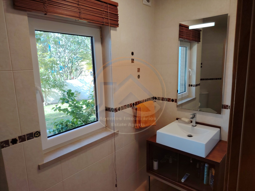 Villa contemporânea com piscina — Foto 39